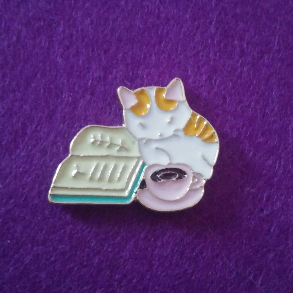 Reading Cat Pin - 📖☕